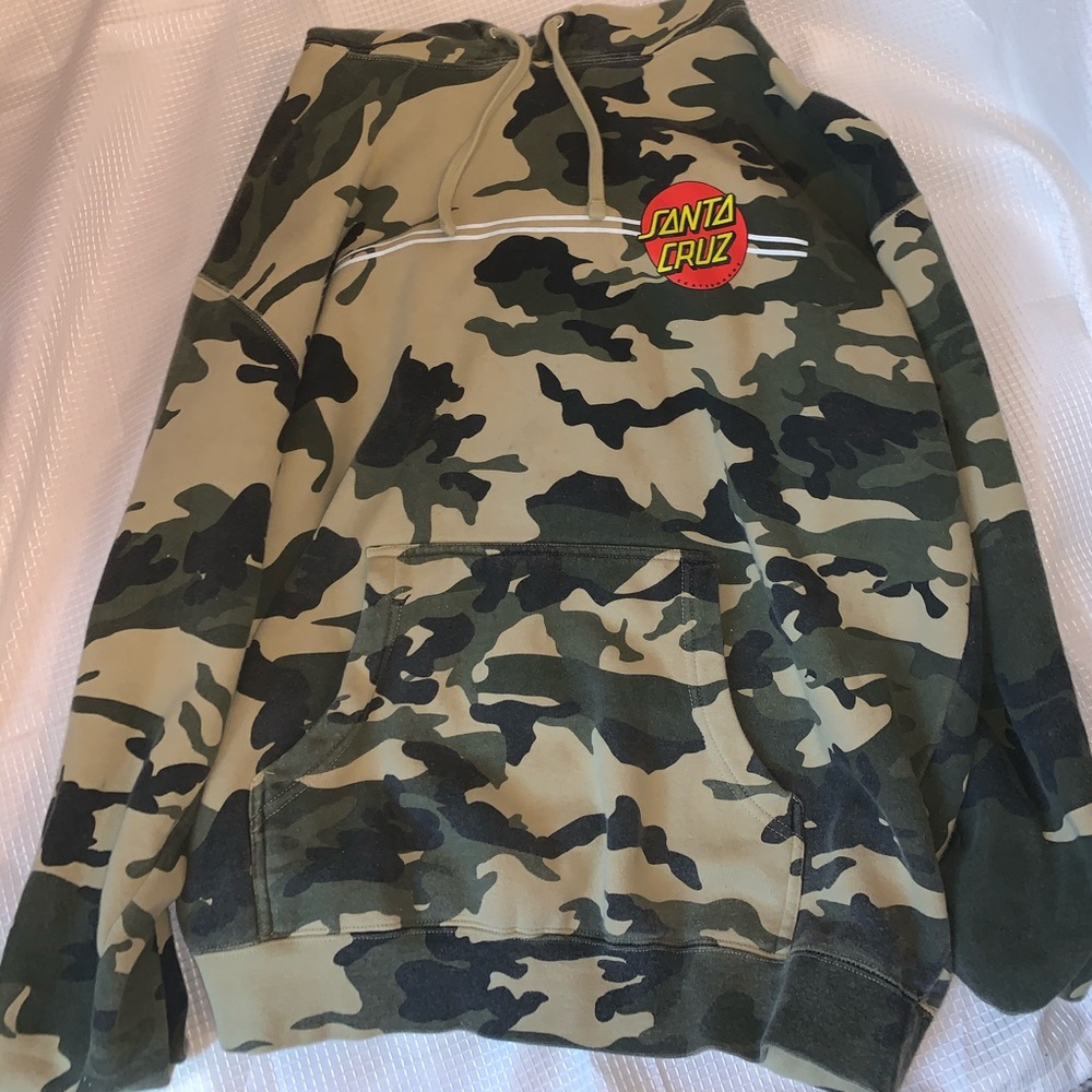 camo santa cruz hoodie :)